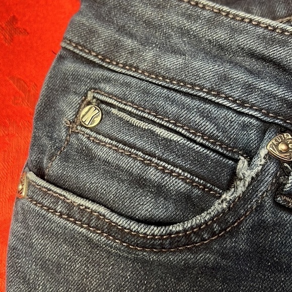 Kut from the Kloth Diana Ankle Distressed Skinny Jeans - Picture 8 of 9